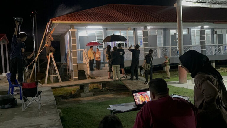 Media dan Production (21)