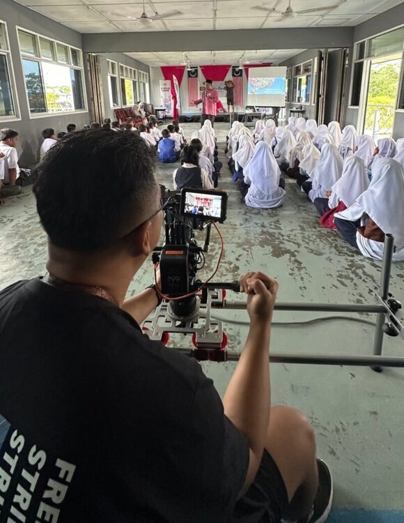 Media dan Production (24)