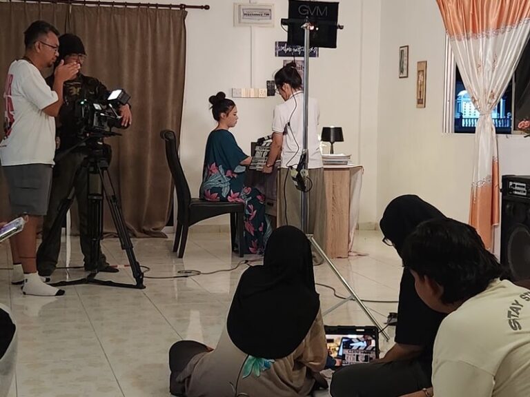 Media dan Production (8)